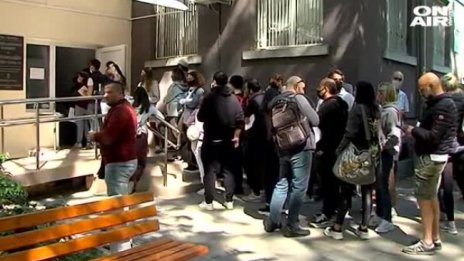Турски граждани окупираха "зеления коридор" за ваксина в Бургас