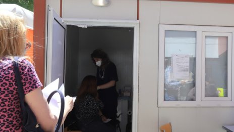 Пунктове за ваксини в болници в София и през почивните дни