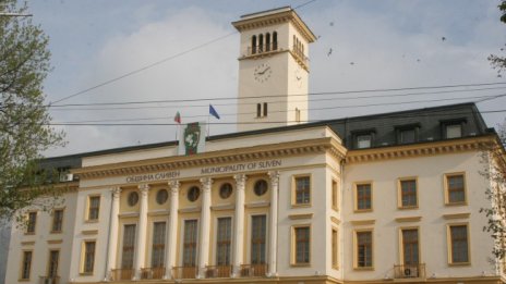 Изграждат детски площадки на мястото на незаконни гаражи в Сливен