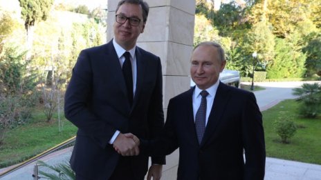 Русия подари 30 танка Т-72 и 30 бронирани машини на Сърбия