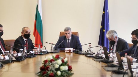 Янев разпредели ресорите, ще наблюдава службите лично 
