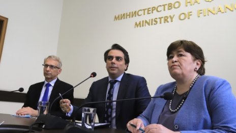 Обсъждат дали да плащаме PCR тестовете на туристите