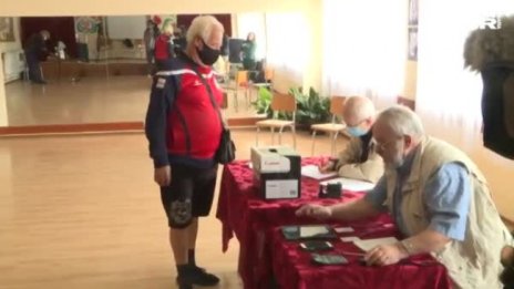 Експериментът на ЦИК с цел - 1 минута за машинно гласуване на човек 