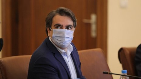 Василев: Няма опасност за клиентите на санкционираните дружества