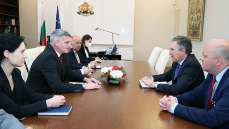 Премиерът обсъди сътрудничеството в ЕС и НАТО с испанския посланик
