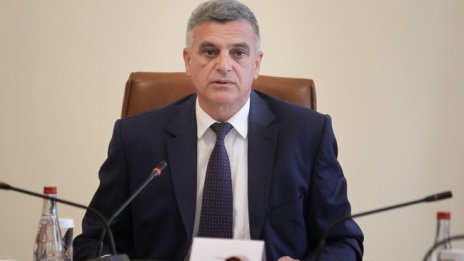 Янев на отчет: Колкото повече работим, намираме системен безпорядък