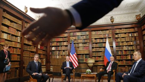 Сблъсък между журналисти и охрана на срещата между Путин и Байдън