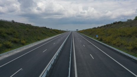 Трафик към морето: Ремонтът на "Тракия" приключва към средата на юли