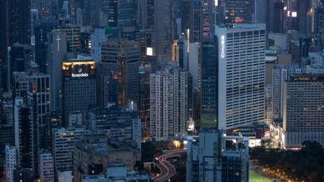 Асансьорите като транспорт: Пенсионерите в Китай плащат на пътуване