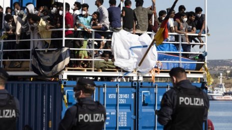 43-ма мигранти се удавиха край бреговете на Тунис