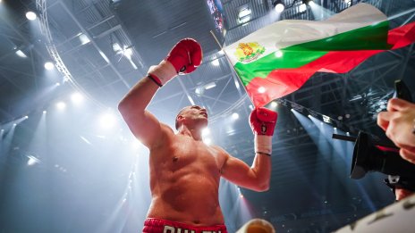 Мурат Гасиев нокаутира Кубрат Пулев в боя за световната титла 