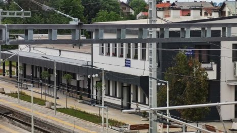 Жп гара Казичене посреща своите пътници с обновена визия