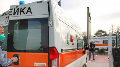  Жена падна от мотоциклета си, блъсна я микробус
