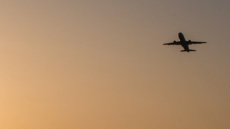 Удължават помощта за туроператори, използващи чартъри