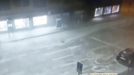 Наводнения и хаос след бури и порои в Цюрих