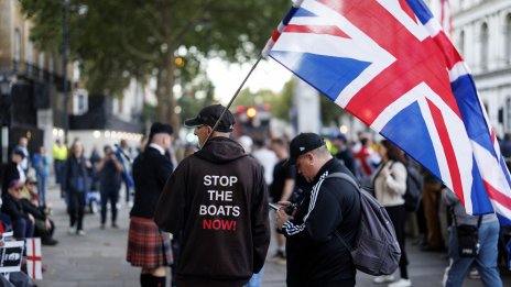 Великобритания срещу бежанците: Силно орязани помощи и лесни депортации