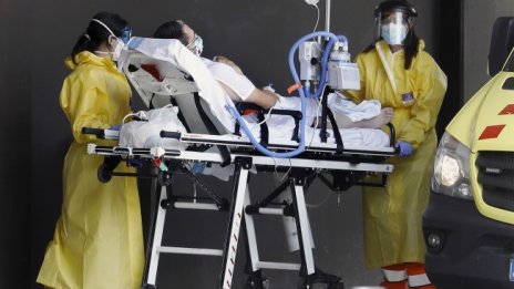 Тревожно положение в болниците в Испания в петата вълна 