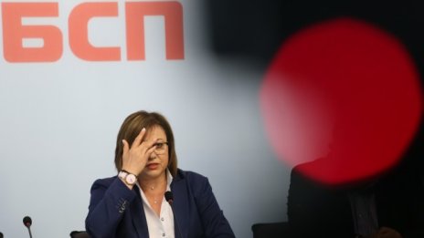 Нинова убедена: България има нужда от работещ парламент