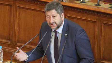 Първи ден на НС: ДБ vs ДПС кой ражда корупцията