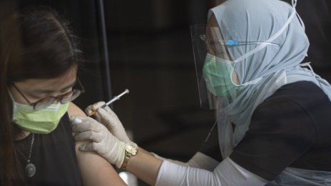Делта вариантът затяга хватката си в Югоизточна Азия
