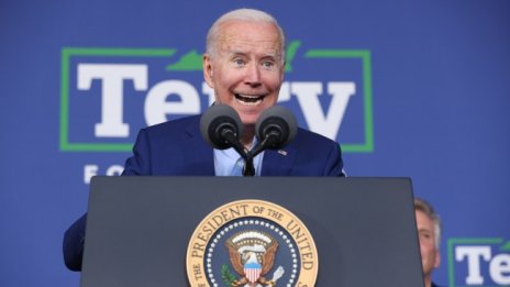 Одобрението към Джо Байдън спадна до 50%