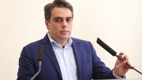 Асен Василев: Спряхме проверките на фризьори и хазната започна да се пълни