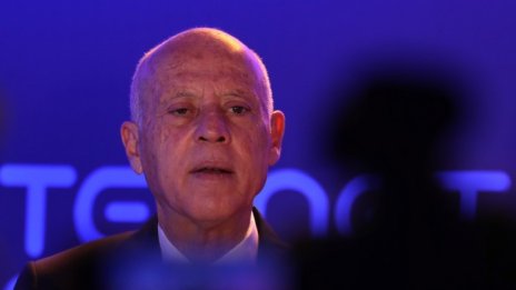 Президентът на Тунис уволни премиера и депутатите