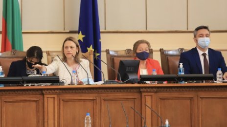 В НС обсъждат заседанията в зала да се редуват с комисиите