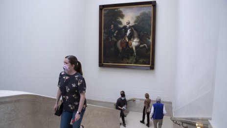 В САЩ препоръчват маски и за ваксинираните на закрито