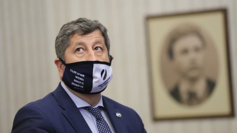 ДБ: Петков, Василев и Денков генерираха доверие, да ги поканим за кабинета