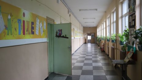 Предлагат забрана на политическата и партийна дейност в училище