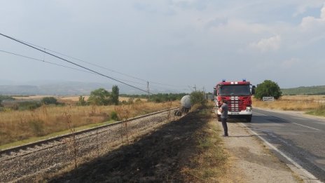 Товарен влак дерайлира край Мурсалево