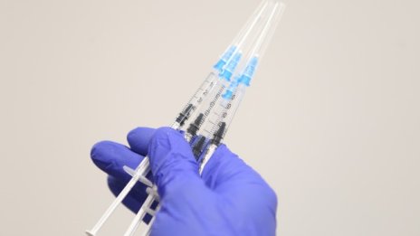 Половината гърци са ваксинирани с две дози срещу вируса