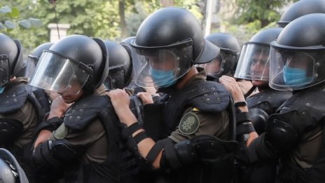 Мъж влезе с граната в сградата на правителството на Украйна
