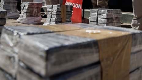 Заловиха 24 куфара с кокаин в самолет в Бразилия