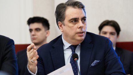 Нестандартен старт на кампанията: Асен Василев говори за любов, разкри дали е гей