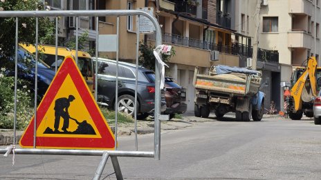 Вече цял месец в кв. "Дружба" няма топла вода, никой не казва кога ще я пуснат
