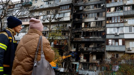 Неочаквано убежище: Крикетът забавлява украински деца по време на атаките