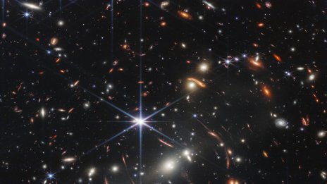 Откриха междузвездна планета, поглъщаща 6 млрд. тона материя в секунда