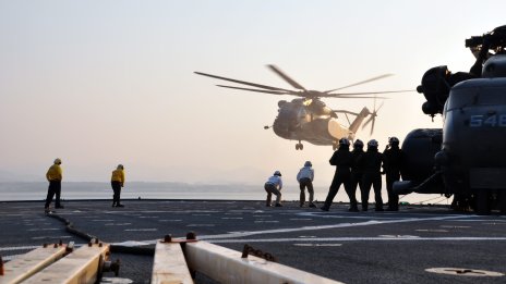 След десетилетие модернизация: USS Tortuga се завръща в строя