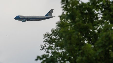 Инцидент с Air Force One забави Тръмп с 20 минути, какви са версиите? ВИДЕО