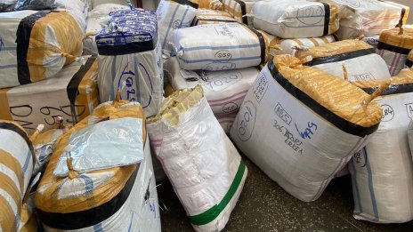 Задържаха близо 12 000 "маркови" стоки на Митница Русе