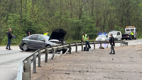 Катастрофа между лек и товарен автомобил затвори Прохода на Републиката