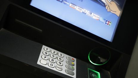 Смяната на лева с евро: Спират банковите карти около Нова година