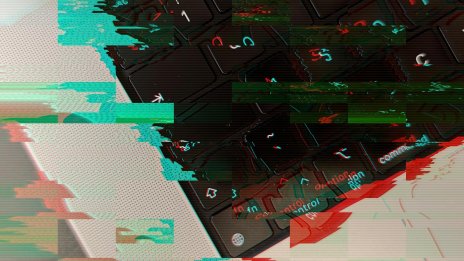 Разследват източване на 20 000 лв. от сметки на жена чрез фишинг имейли