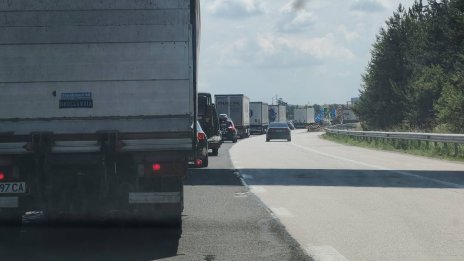 Огромно задръстване се образува на АМ "Тракия" в посока Бургас 