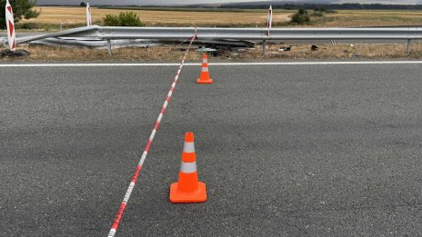 Затвориха АМ "Тракия" в двете посоки заради големия пожар край Пазарджик 