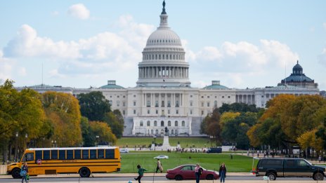  Сенатът блокира опит срещу военни действия на Тръмп в Куба