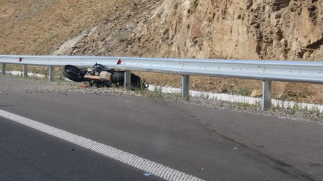 Инцидент на пътя край Елисейна прати трима мотористи в болница