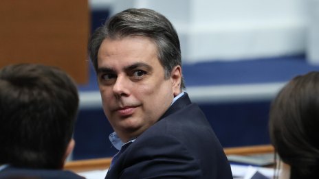 Асен Василев: България обедня, кой се грижи за хората?